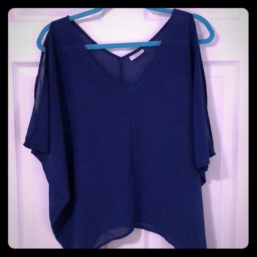 Open shoulder top